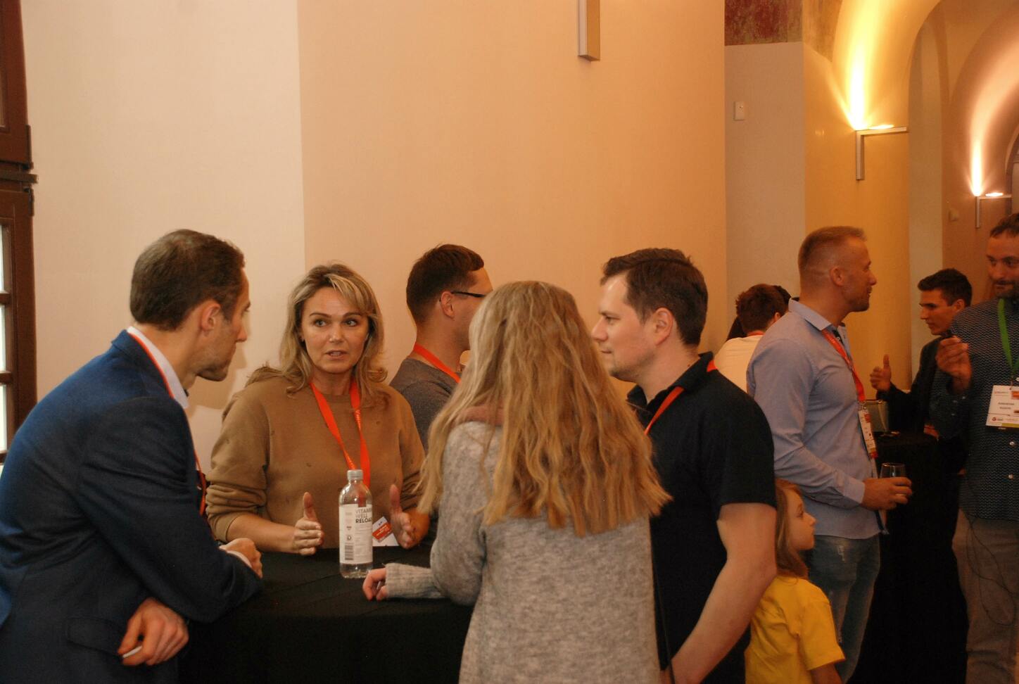 Seller Fest dalyviai bendrauja pertraukos metu
